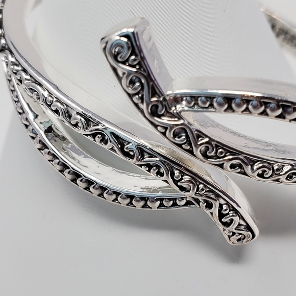 NAPIER SILVER TONE HINGE BRACELET COSTUME FASHION JEWELRY SCROLLWORK - Picture 3 of 10